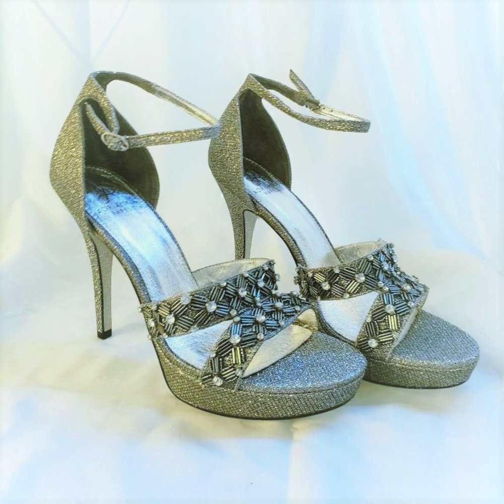 NEW Adrianna Papell Marietta Platform Heels in 11